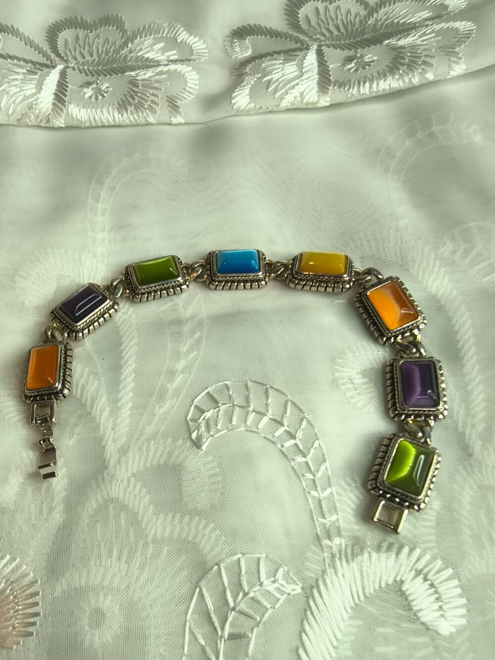 Premier Designs Glass Cats Eye Stone Bracelet